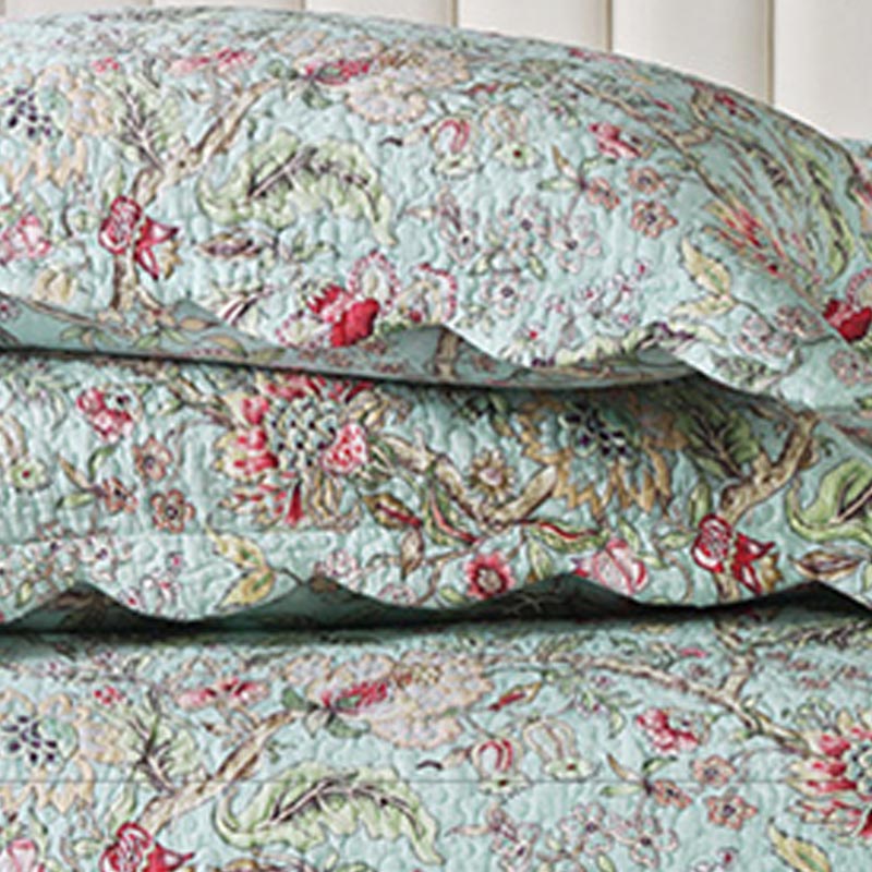 Vintage Flower Quilt with Pillow Shams